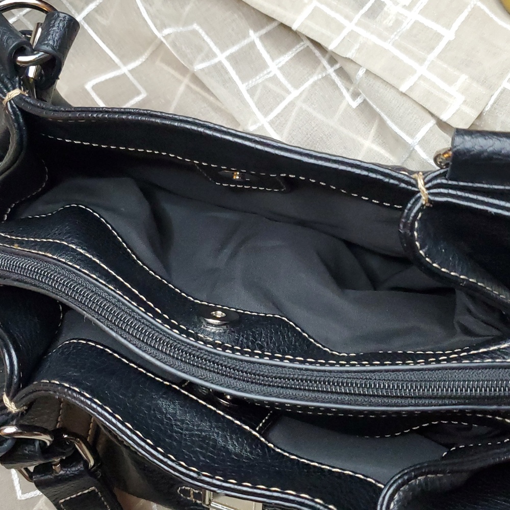 Black Faux Leather Handbag‎ - Picture 4 of 11